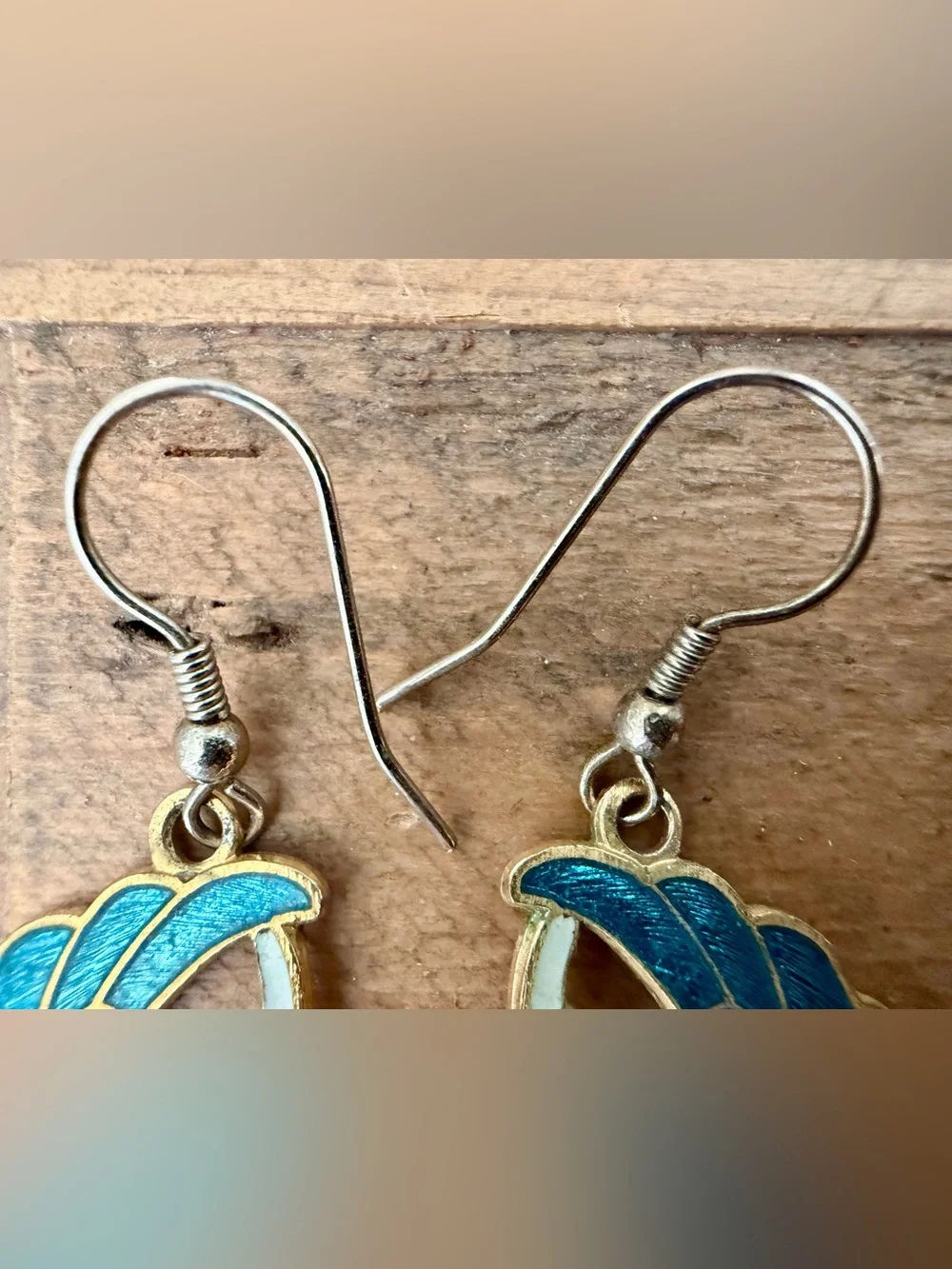 VINTAGE CLOISONNÉ ENAMEL SWAN EARRINGS GOLD TONE BLUE PINK WINGS DANGLE HOOK